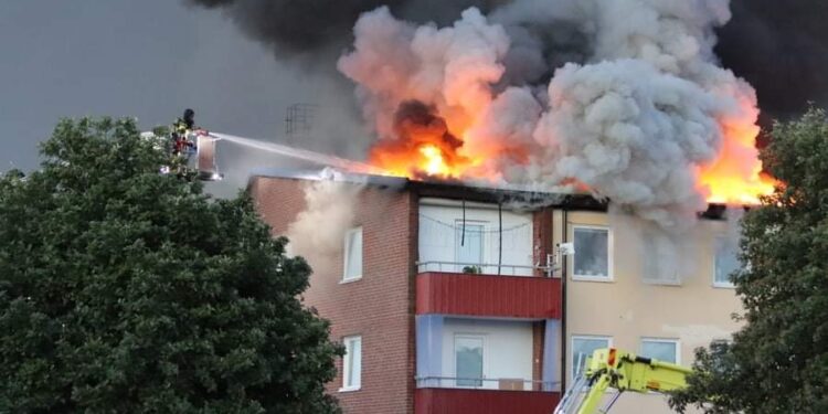 OBS! Bild från annan lägenhetsbrand.