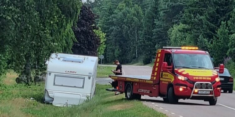 Husvagn i diket