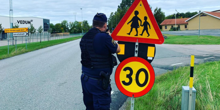FOTO: Polisen i Vara