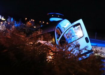 A-traktor och personbil krockade på E20