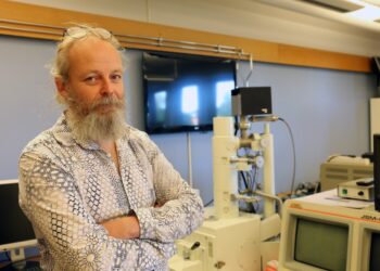 Han är lektor på Katedralskolan – ska öka intresset för naturvetenskap