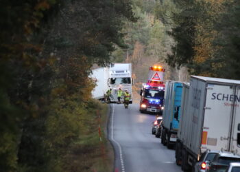 Lastbilsolycka påverkar trafiken mellan Vedum och Herrljunga