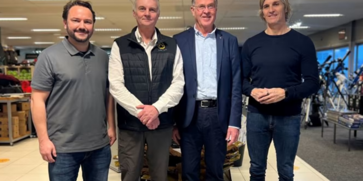 Astro Swedens butik i Skara: Alex SwissCommerce, Christer Astro Sweden, Erling Astro Sweden, Urs SwissCommerce