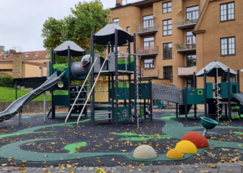 Då invigs den nya lekplatsen i Skara