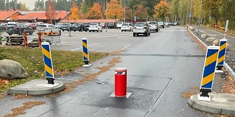 Höj- och sänkbara pollare installeras vid Ågårdens vårdcentral