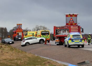 Tre bilar var inblandade i olycka på E20