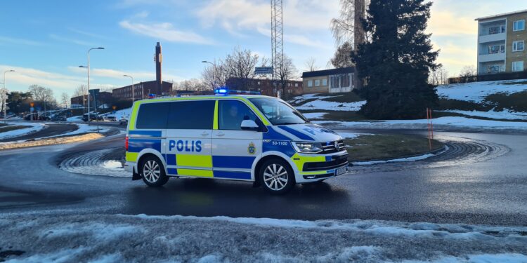 Polis under utryckning till Södra Ryd - Läsarbild