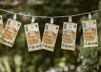 Varabo åtalas för penningtvätt