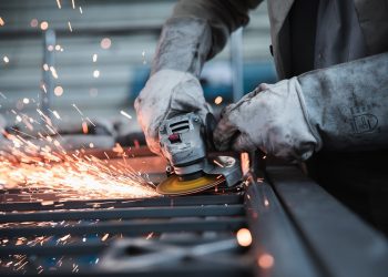 Industriarbetare med individanpassad lön