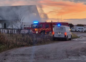Just nu: fullskalig bilbrand