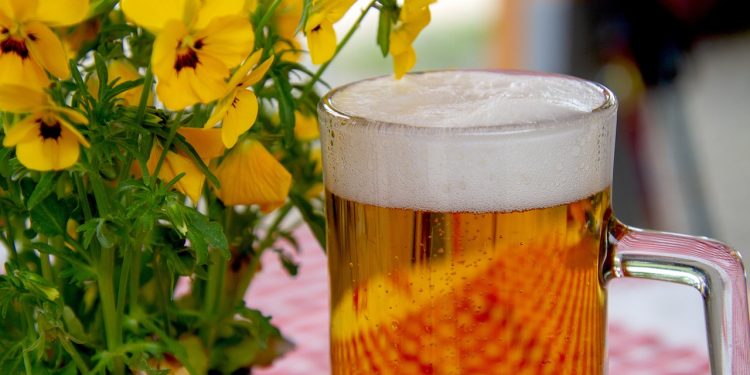 Svenskar dricker mer alkoholfri öl