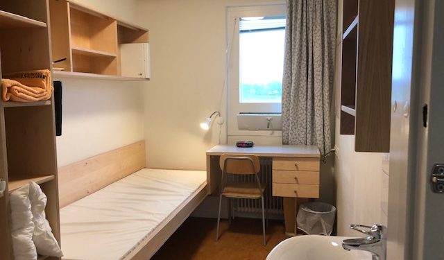 Häktescell på anstalt av Kriminalvården