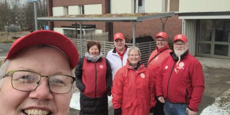 Socialdemokraterna i Hjo knackar dörr