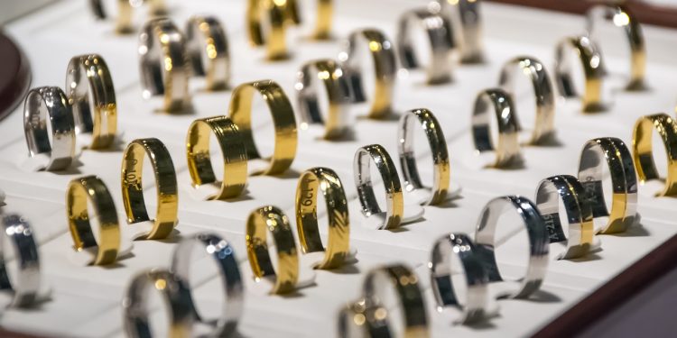 Ringar i guld och silver