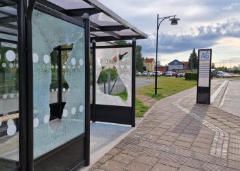 Krossade rutor vid busstation