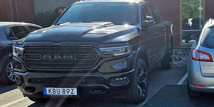 Foto: Larmtjänst, stulen Dodge Ram 1500, Skövde 16-17 augusti.