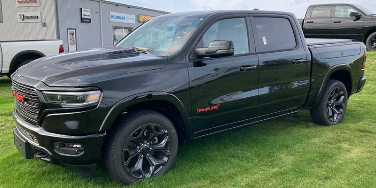RAM 1500 Crew Cab Limited Redline Foto: Larmtjänst