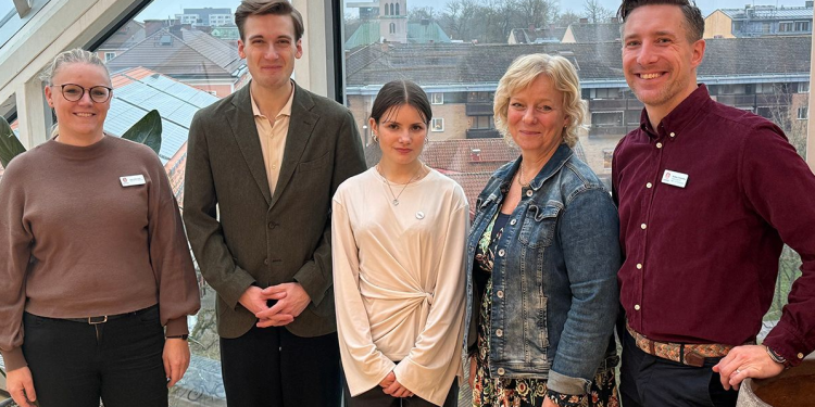 Bild på Lisa Pettersson, Jonathan Lamy, Agnes Tell, Marianne Gustafsson och Gustav Grunselius. Foto: Skövde kommun