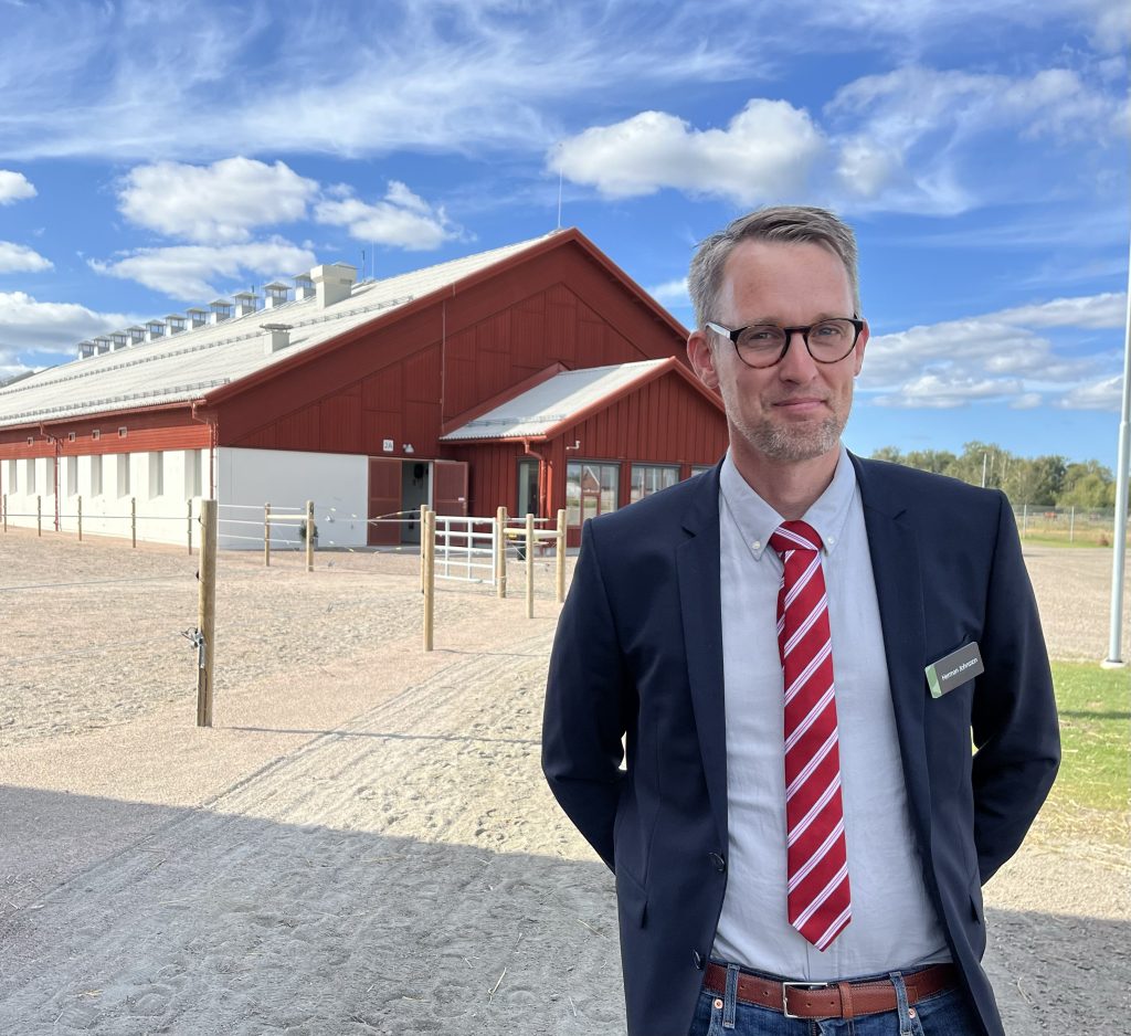 Rektor Herman Johnsson framför Axevalla