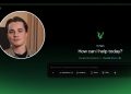 Hoppade av gymnasiet – nu lanserar Elias, 18, egen AI-plattform